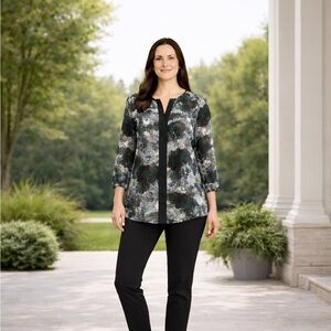 Simply Vera Vera Wang NWT Abstract Floral Blouse XL | Long Sleeve V-Neck